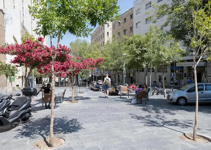 Aju Hillel 14