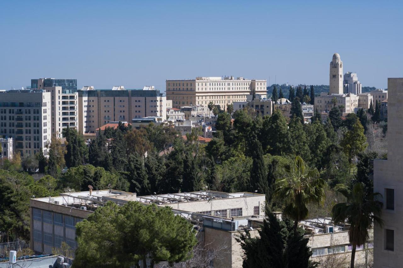 Aju Hillel 14 *
