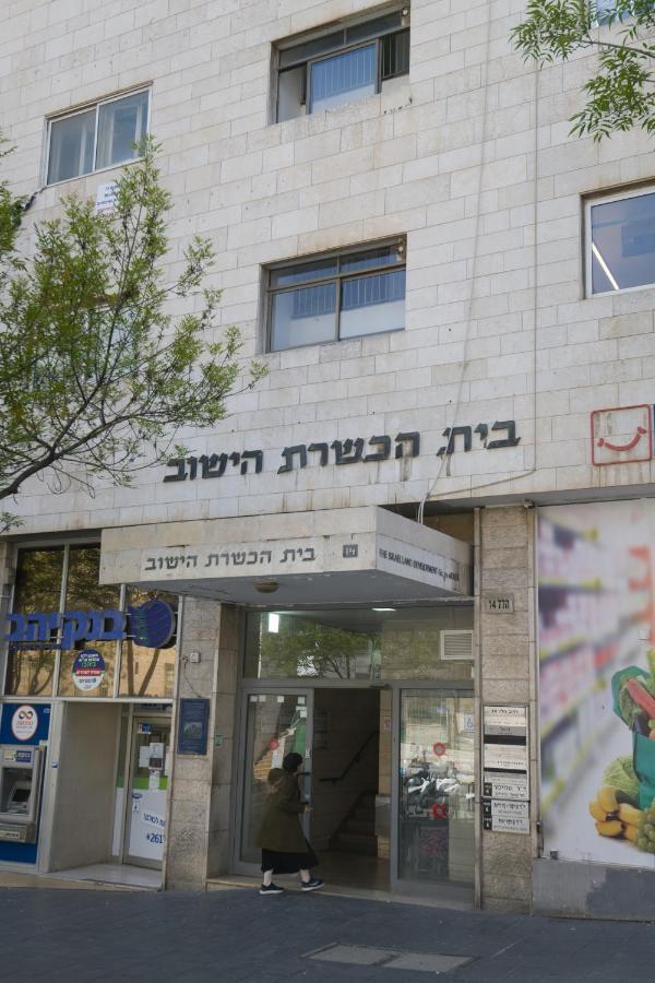 Aju Hillel 14